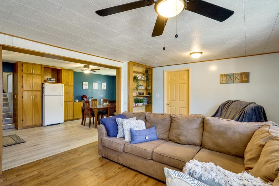 1 Mi to Marina! Family Lake of the Ozarks Home House in Lake of the Ozarks