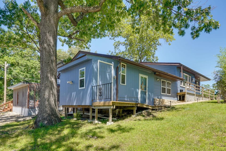 1 Mi to Marina! Family Lake of the Ozarks Home House in Lake of the Ozarks