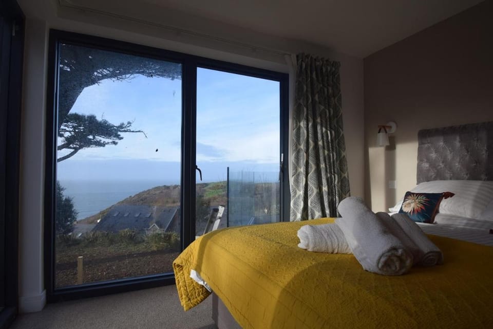 Sea views large sun terrace gorgeous village Apartment in Woolacombe