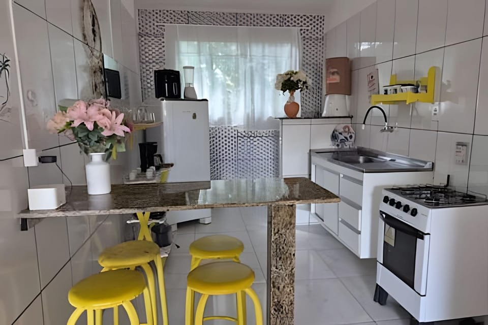Kitchen or kitchenette, Dining area, minibar, oven, stove, toaster
