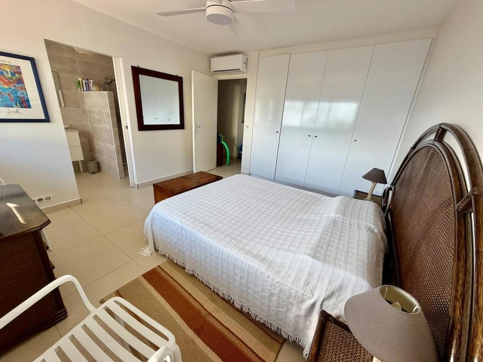 Bed, Photo of the whole room, Bedroom, air conditioner