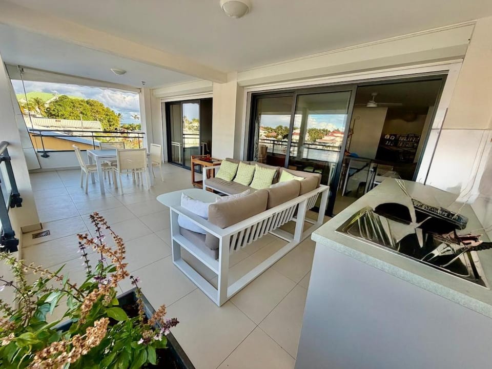 Patio, View (from property/room), Balcony/Terrace, Living room, Seating area