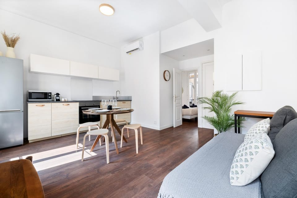 Kitchen or kitchenette, Living room, Seating area, oven, stove, air conditioner