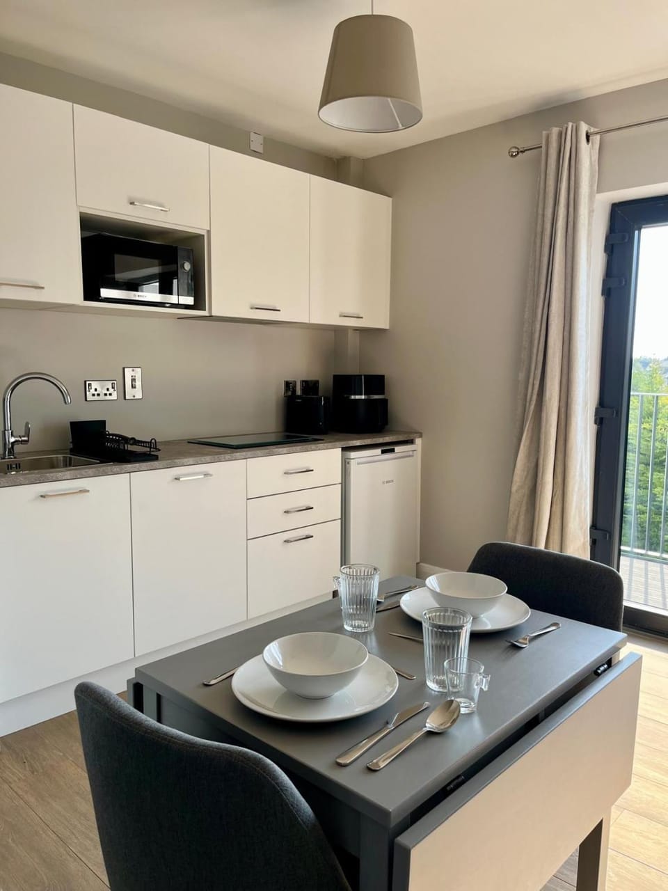 Kitchen or kitchenette, Dining area, stove