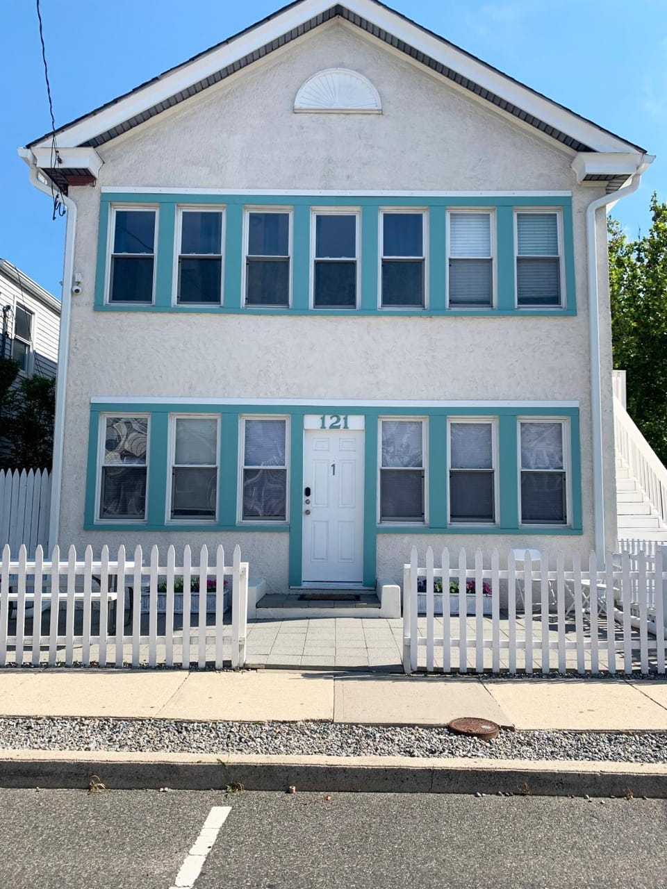Property building, Facade/entrance, Day