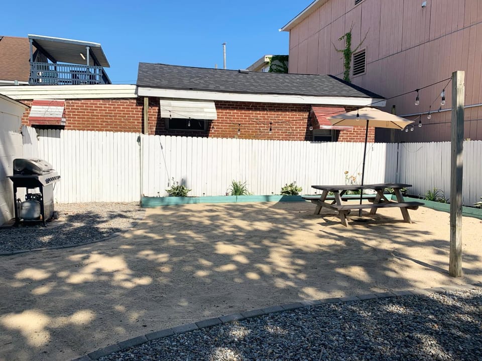 Patio, BBQ facilities, Seating area, Dining area