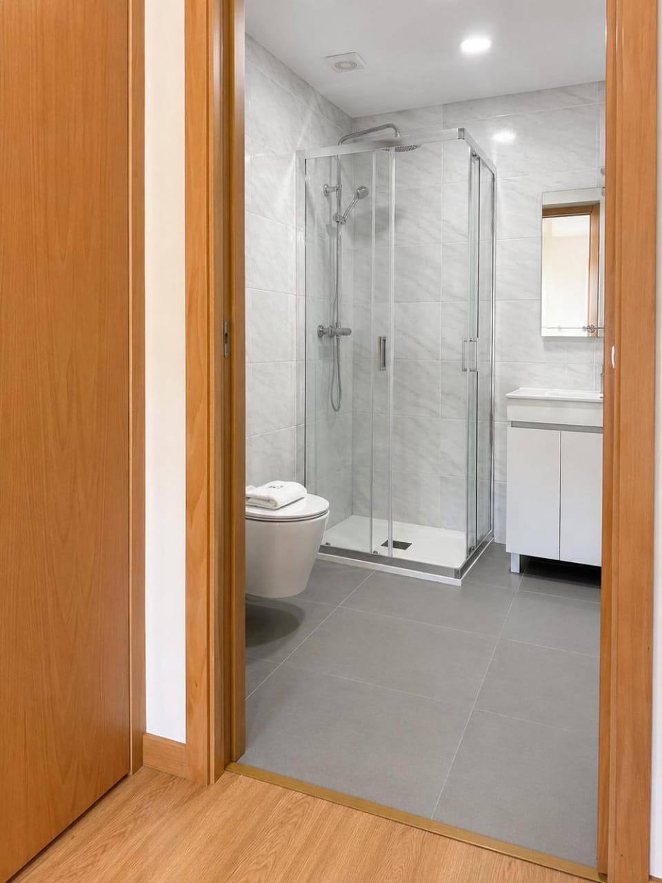 Shower, Toilet