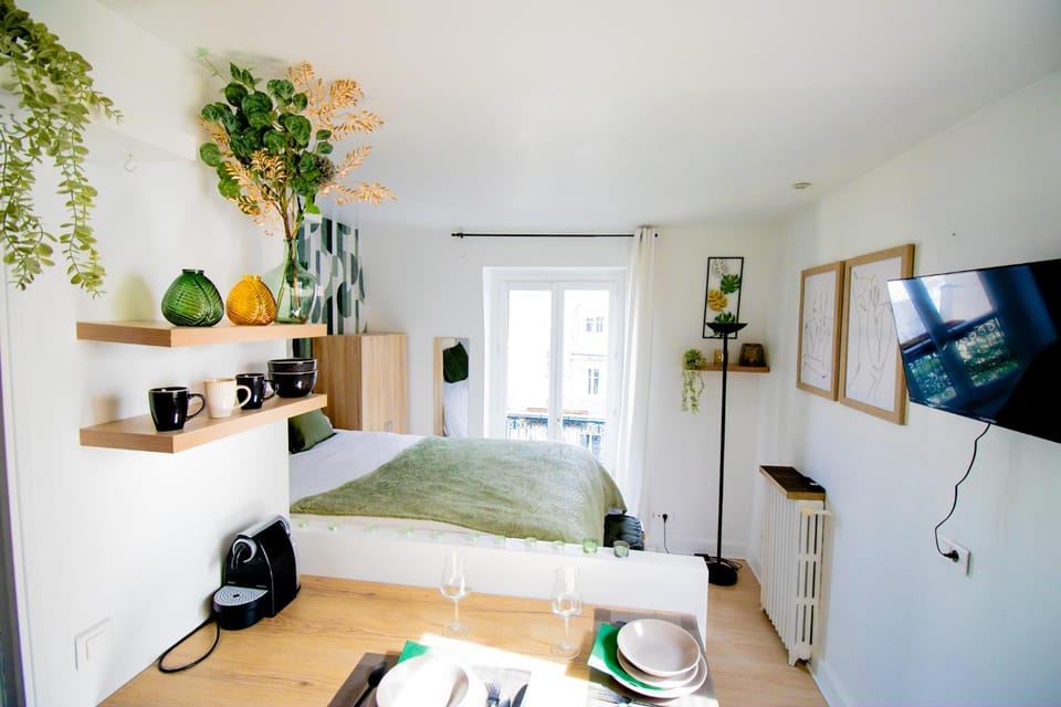 Bed, Kitchen or kitchenette