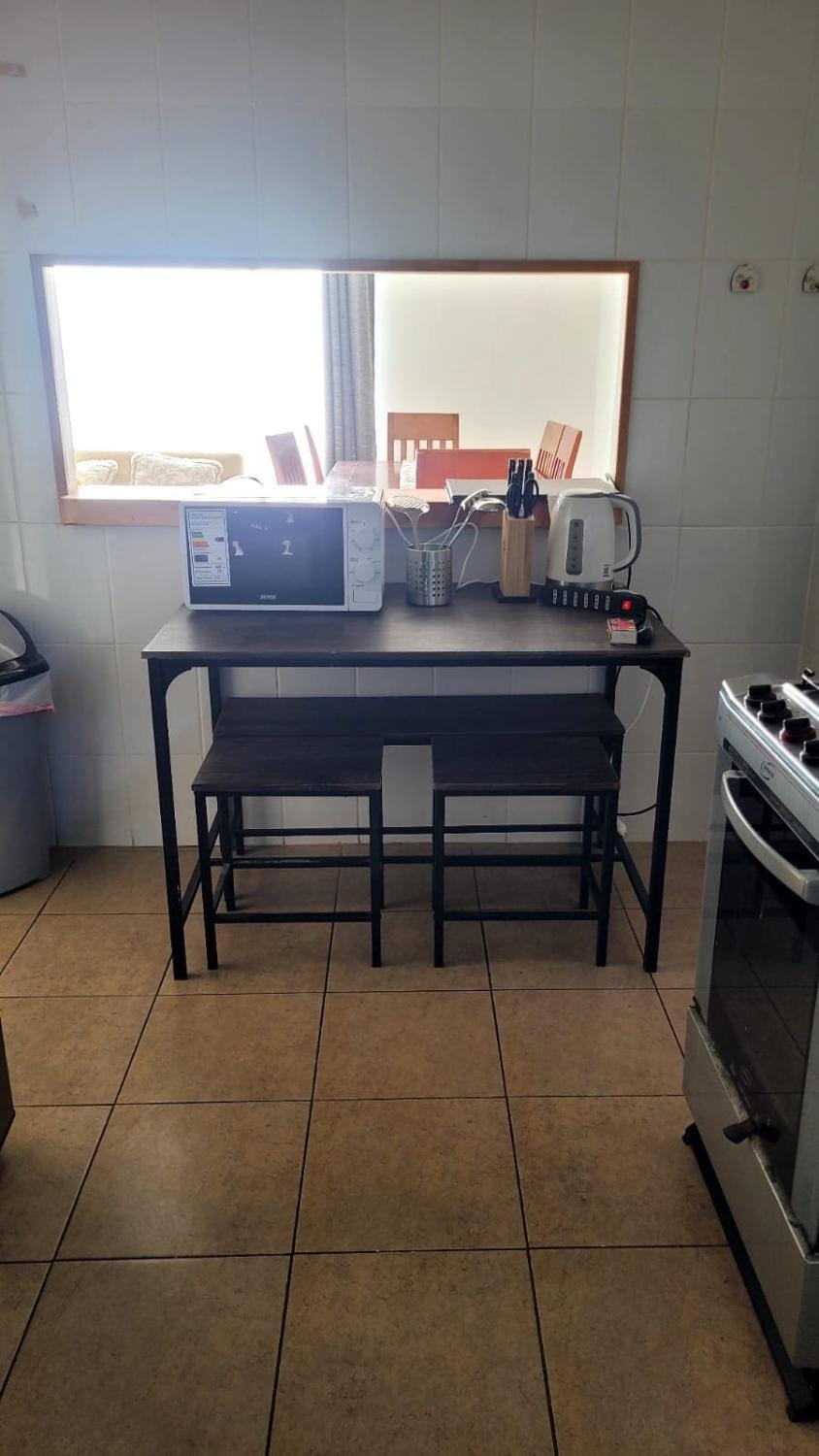 Kitchen or kitchenette, microwave, kitchen