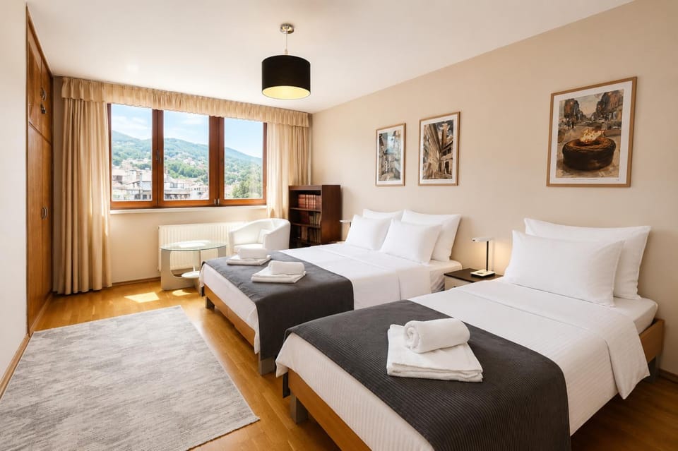 Bed, Bedroom, towels