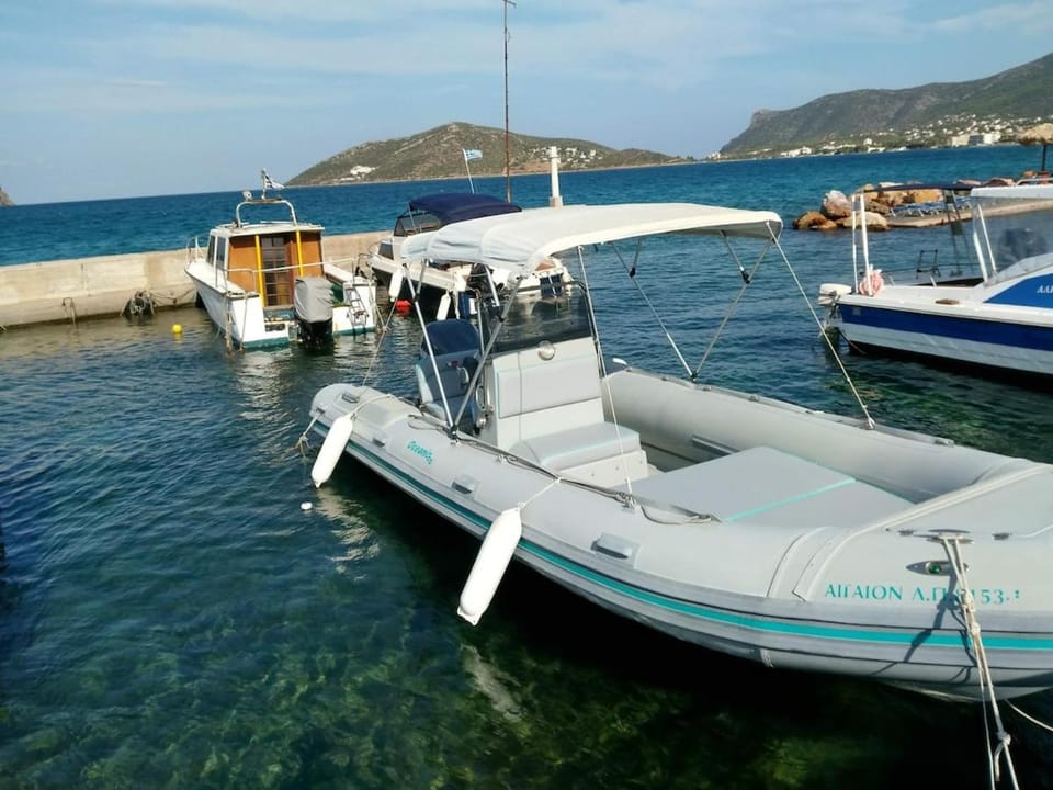Beachfront Studio, Walk to the Beach Apartment in East Attica Regional Unit, Greece