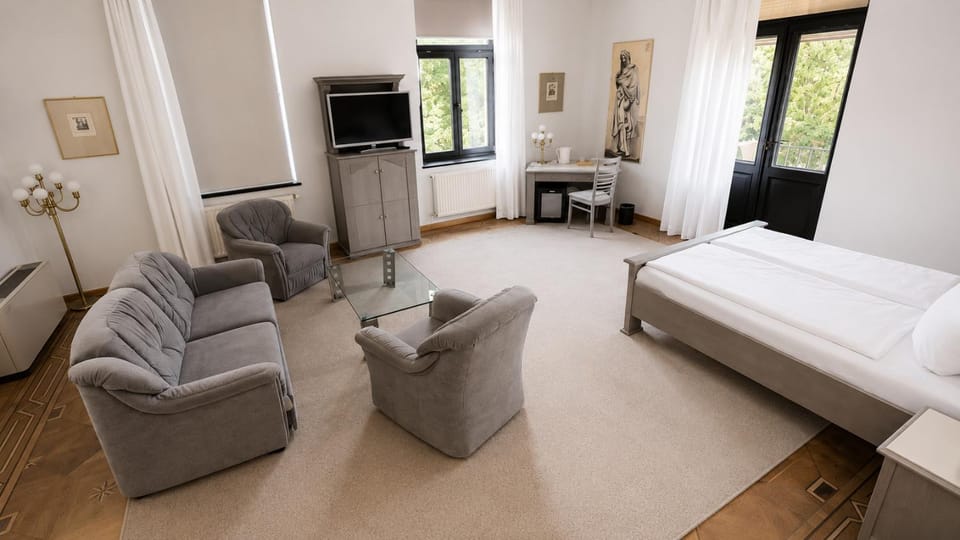 Living room, Photo of the whole room