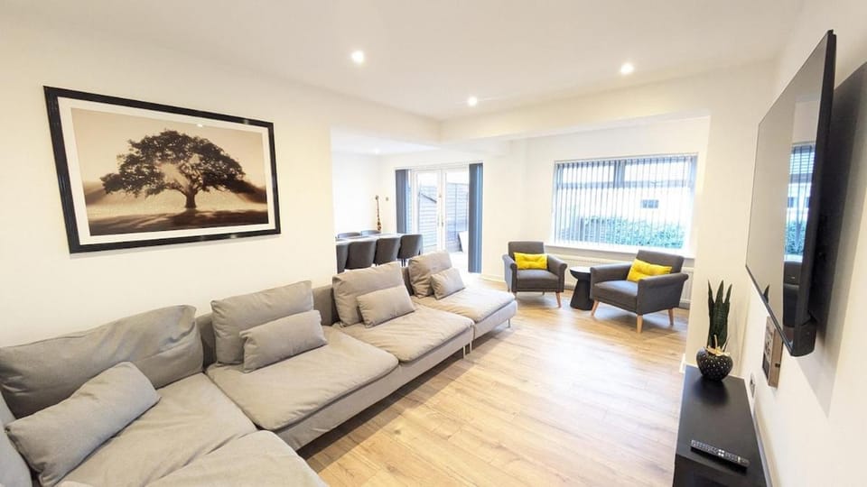 Communal lounge/ TV room, TV and multimedia, Living room