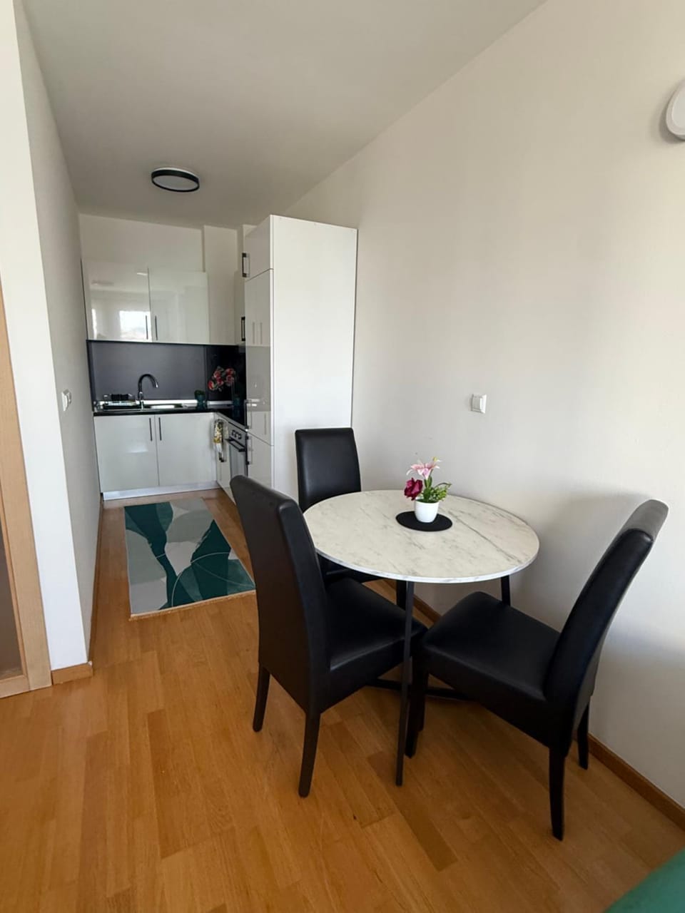 Daky home near AirPort ,tram and City center Apartment in Sarajevo