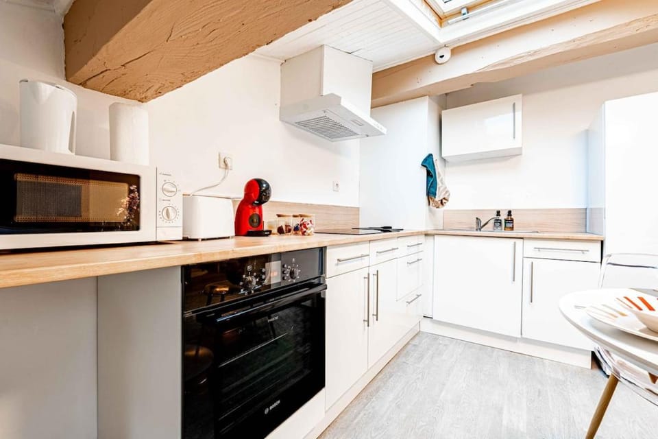 Air-conditioned two-room apartment Free parking Close to Aude Apartment in Carcassonne