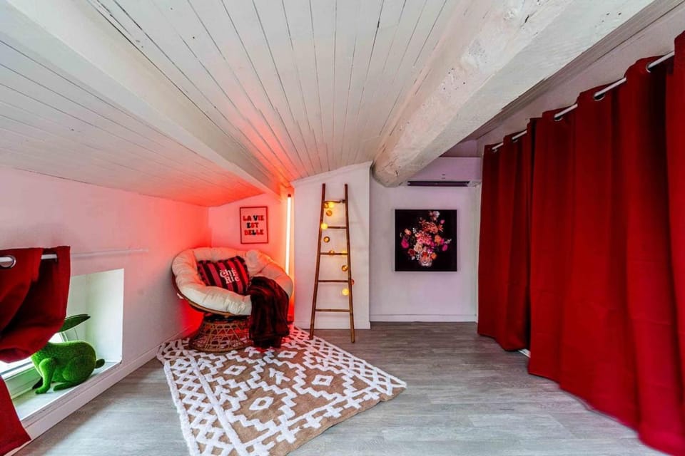 Air-conditioned two-room apartment Free parking Close to Aude Apartment in Carcassonne
