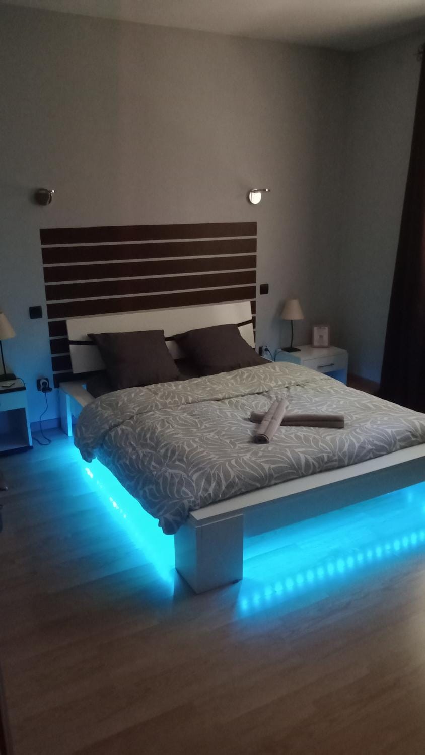 Bed, Photo of the whole room, Bedroom