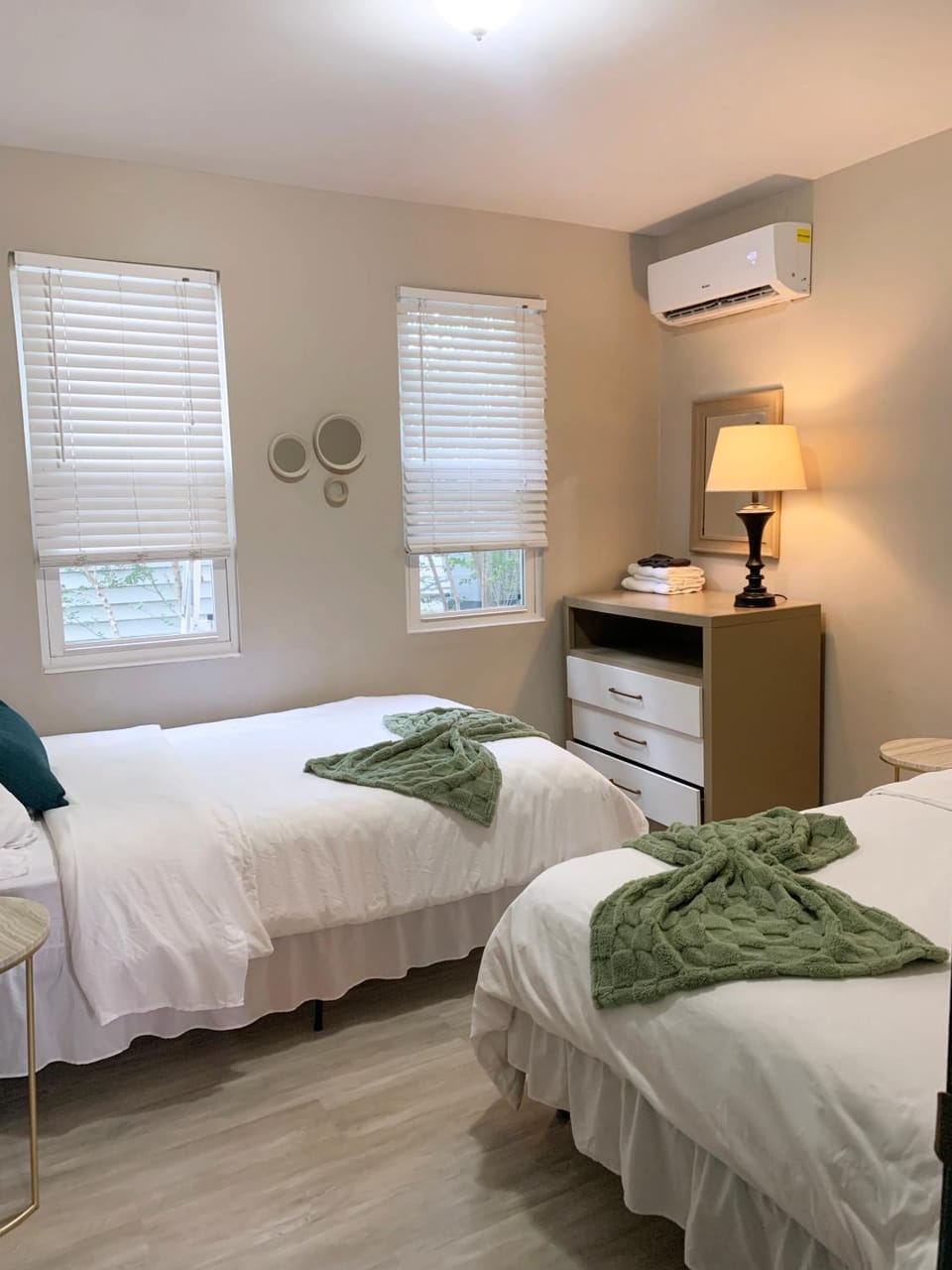 Bed, Photo of the whole room, Bedroom, air conditioner