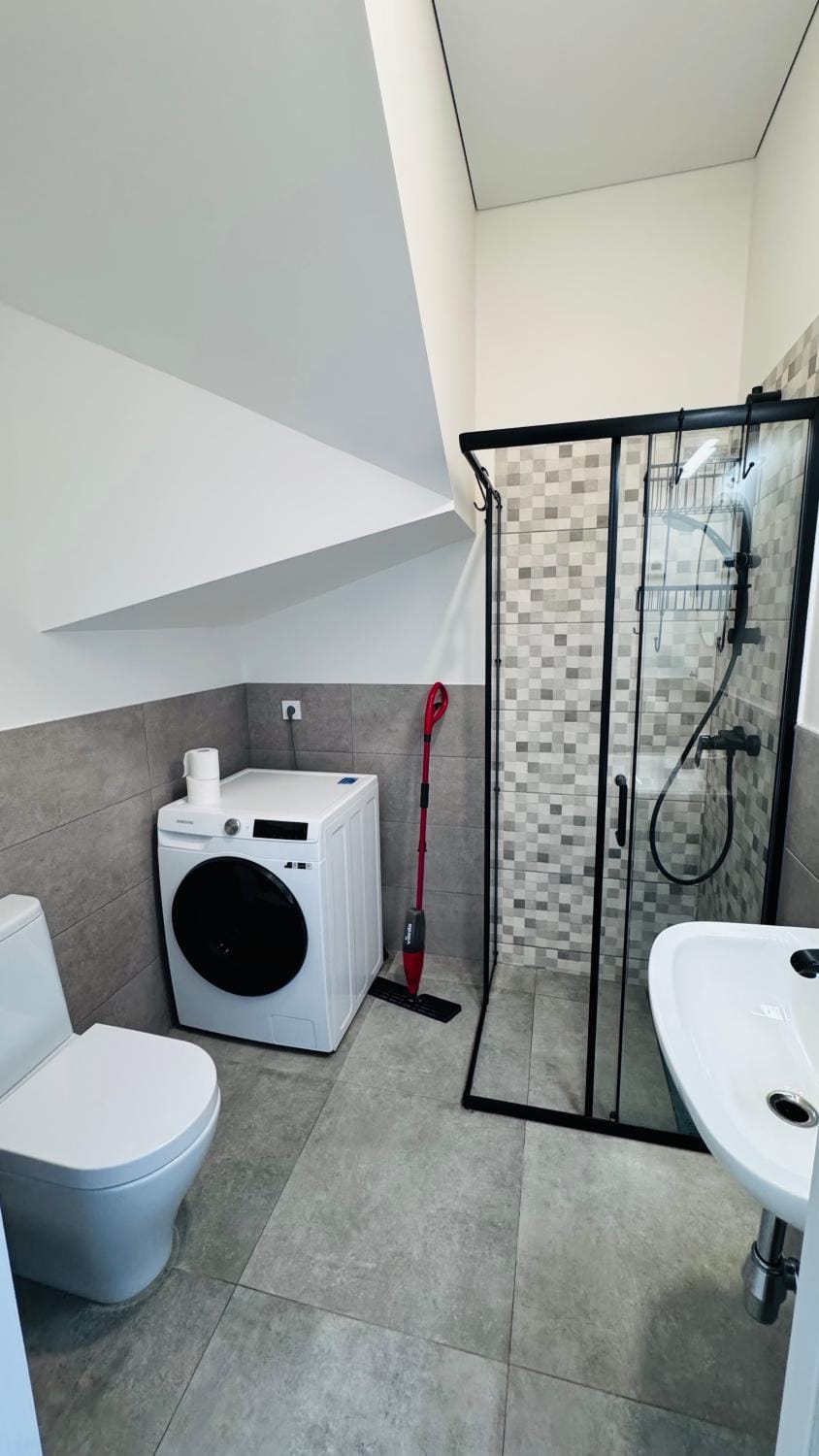 Shower, Toilet, towels, washing machine, dryer