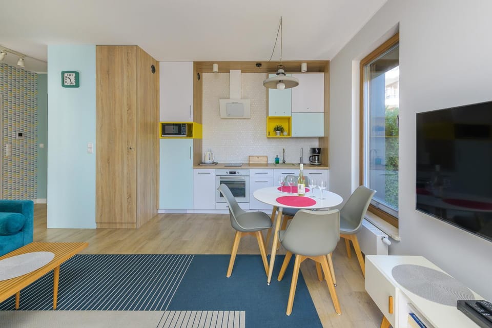 TV and multimedia, Kitchen or kitchenette, Living room, Dining area