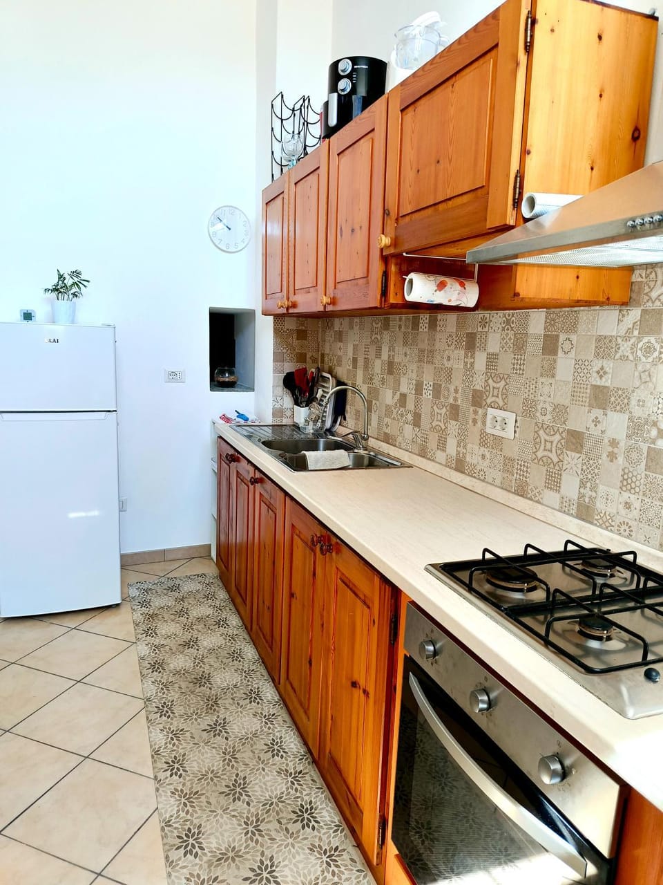 Kitchen or kitchenette, oven