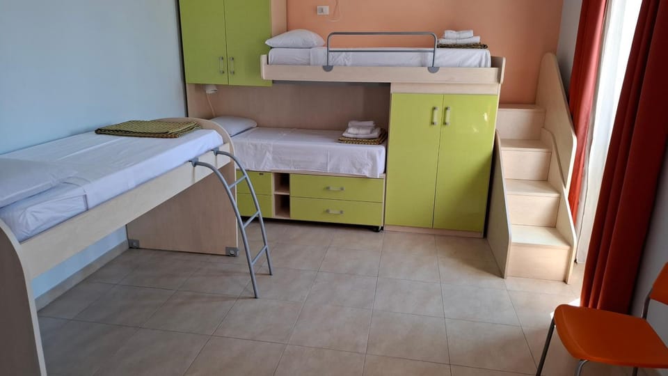 Bed, Photo of the whole room, bunk bed