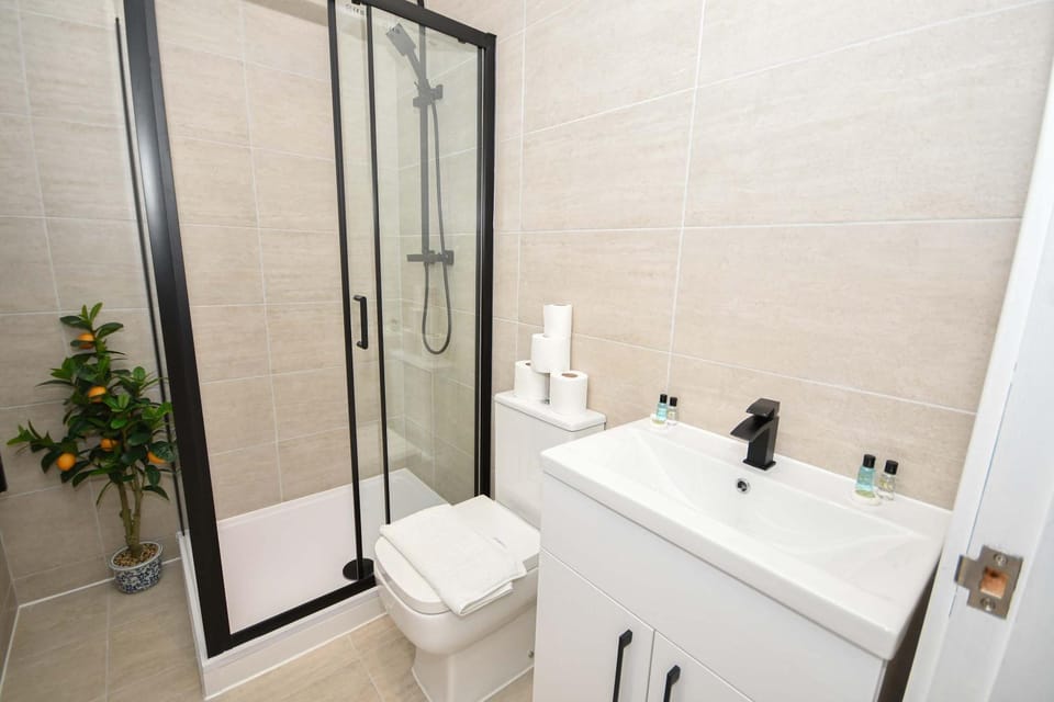 Modern & Bright 1BED Apartment in Leeds - Sleeps 3 Apartment in Leeds