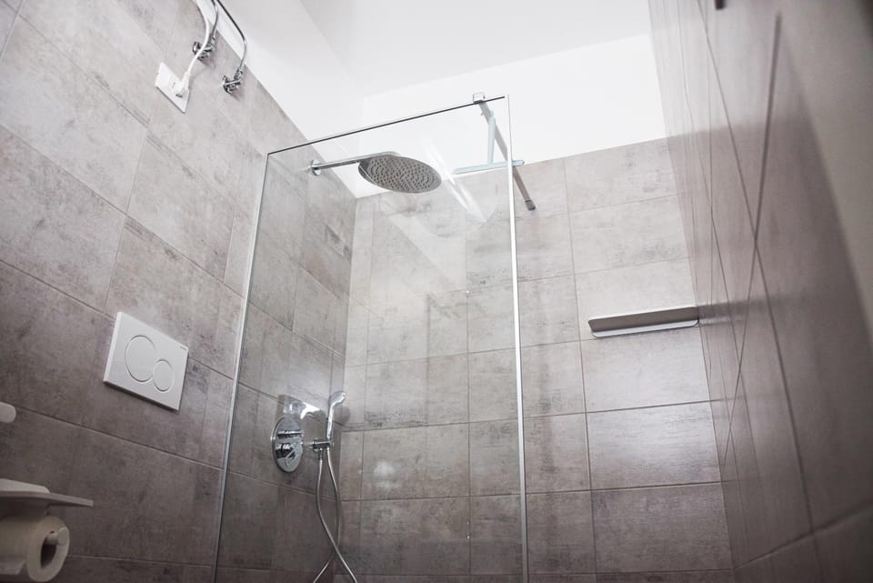 Shower, Bathroom, towels
