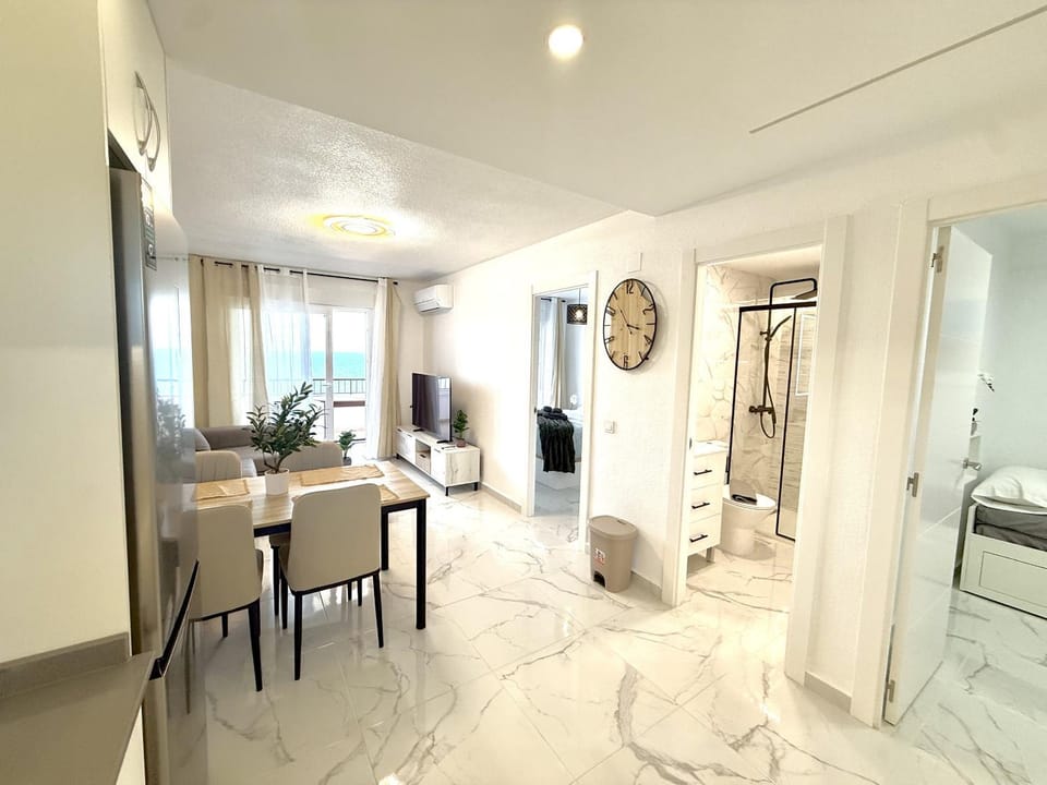 105 Magic Views - Alicante Holiday Apartment in Torrevieja