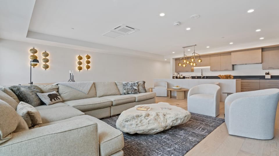 Day, Kitchen or kitchenette, Living room, Seating area, furniture, air conditioner