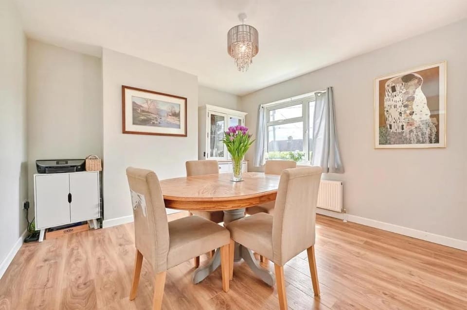 Comfortable Single Room in 29 Saltwell Street Vacation rental in London