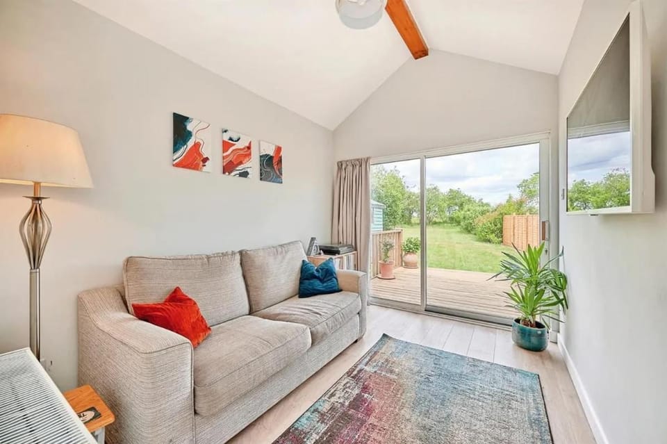 Comfortable Single Room in 29 Saltwell Street Vacation rental in London