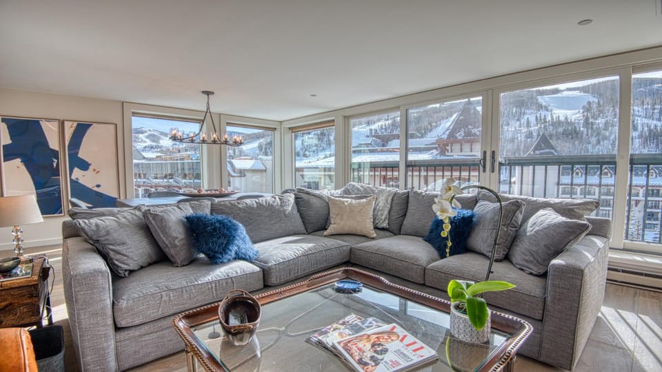 Day, Winter, Living room, Seating area, Mountain view, furniture