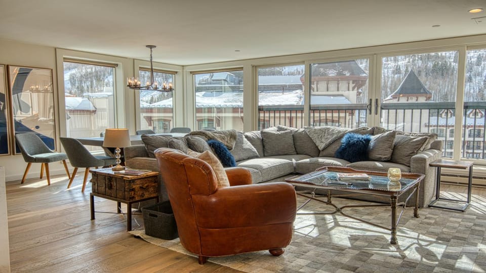 Day, Winter, Living room, Seating area, Mountain view, furniture