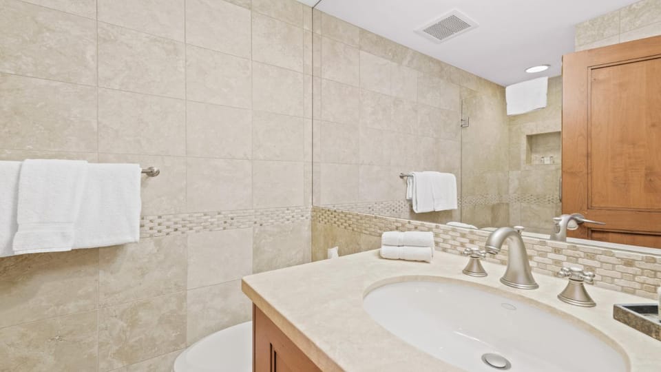 Shower, Bathroom, towels, wardrobe