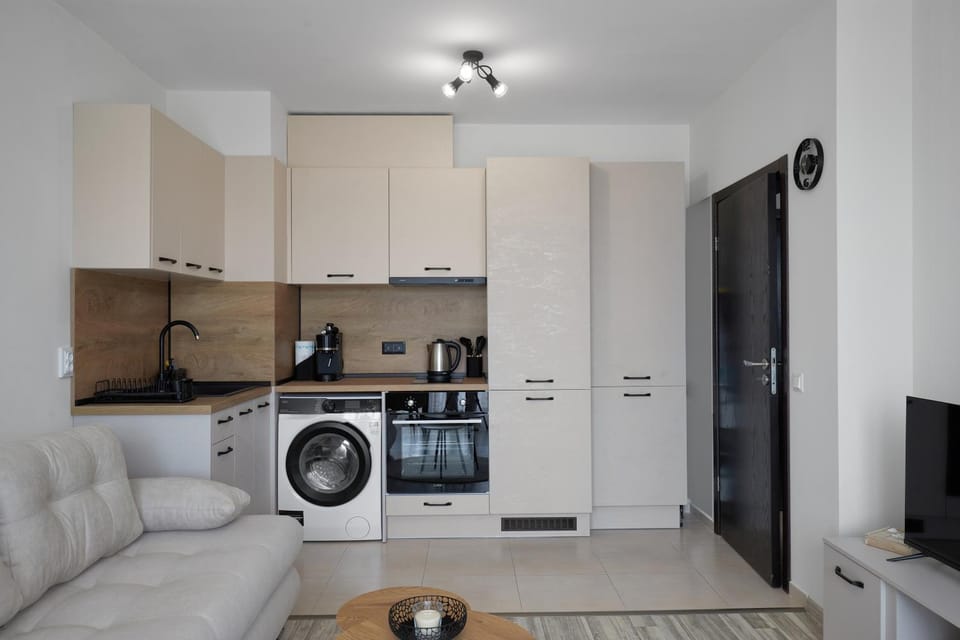 Kitchen or kitchenette, oven, stove, washing machine