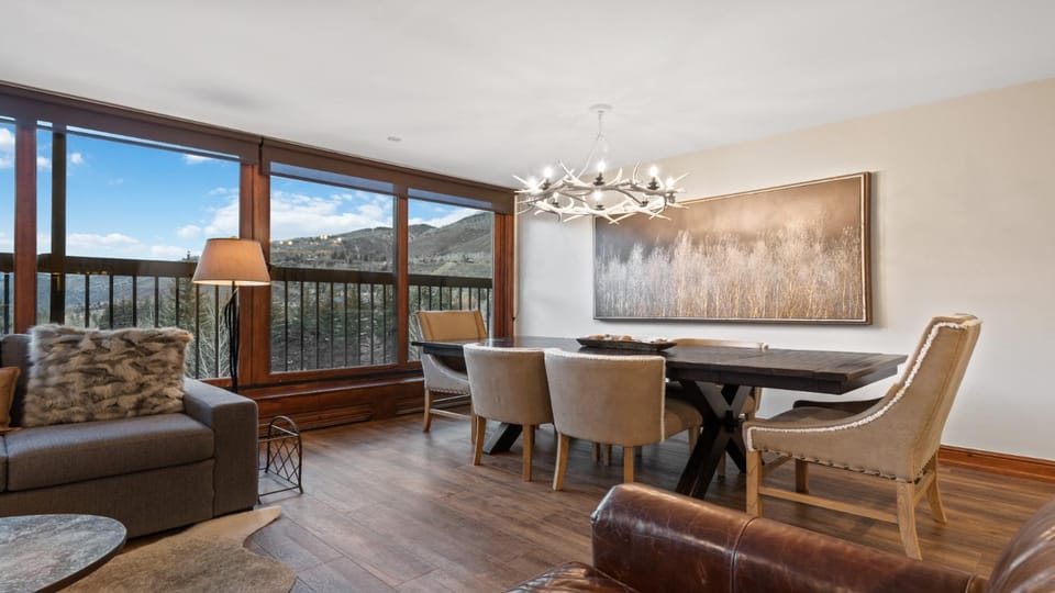 Day, View (from property/room), Balcony/Terrace, Living room, Dining area, Mountain view, furniture