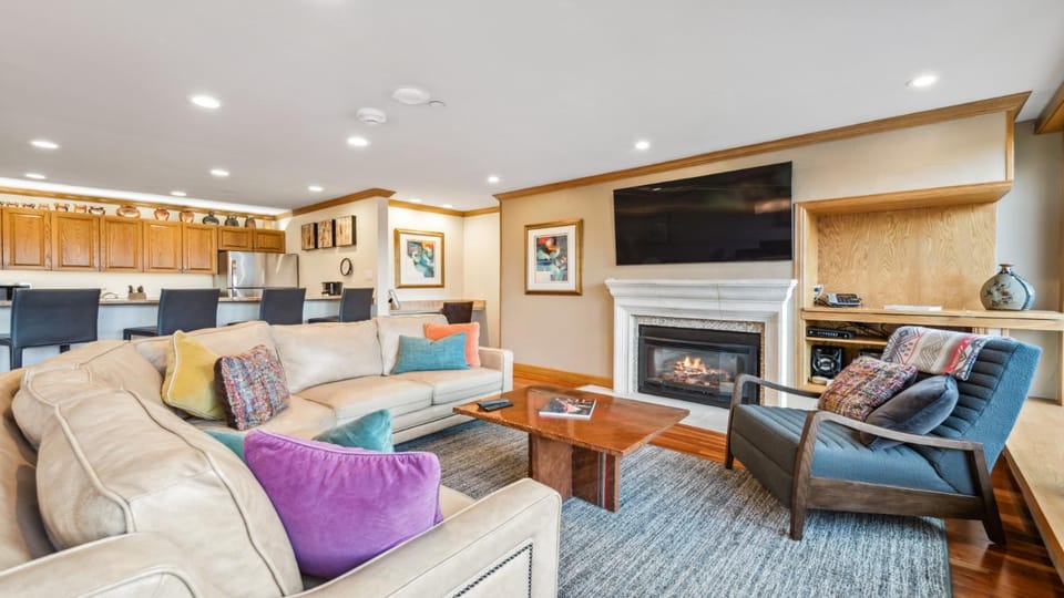 TV and multimedia, Living room, Seating area, fireplace, furniture, air conditioner