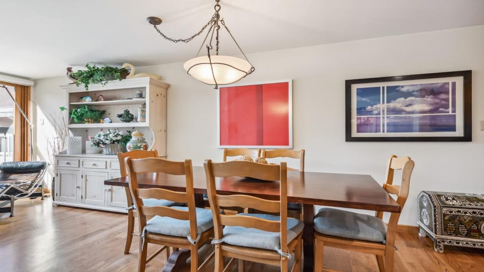 Day, Seating area, Dining area, furniture