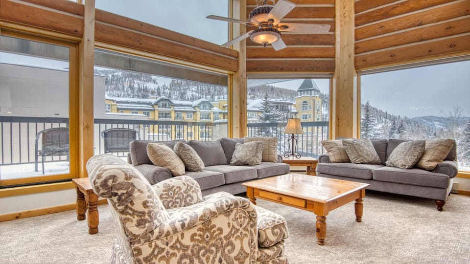 Day, Winter, TV and multimedia, View (from property/room), Balcony/Terrace, Living room, Seating area, Mountain view, furniture