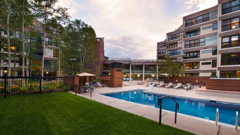 Property building, Day, Garden, Balcony/Terrace, Seating area, Swimming pool, Sunset