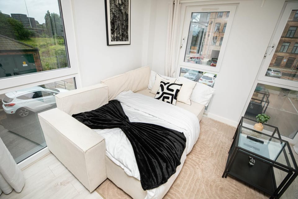 Bed, Living room, Seating area