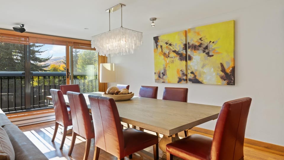 Day, Balcony/Terrace, Dining area, Mountain view, furniture