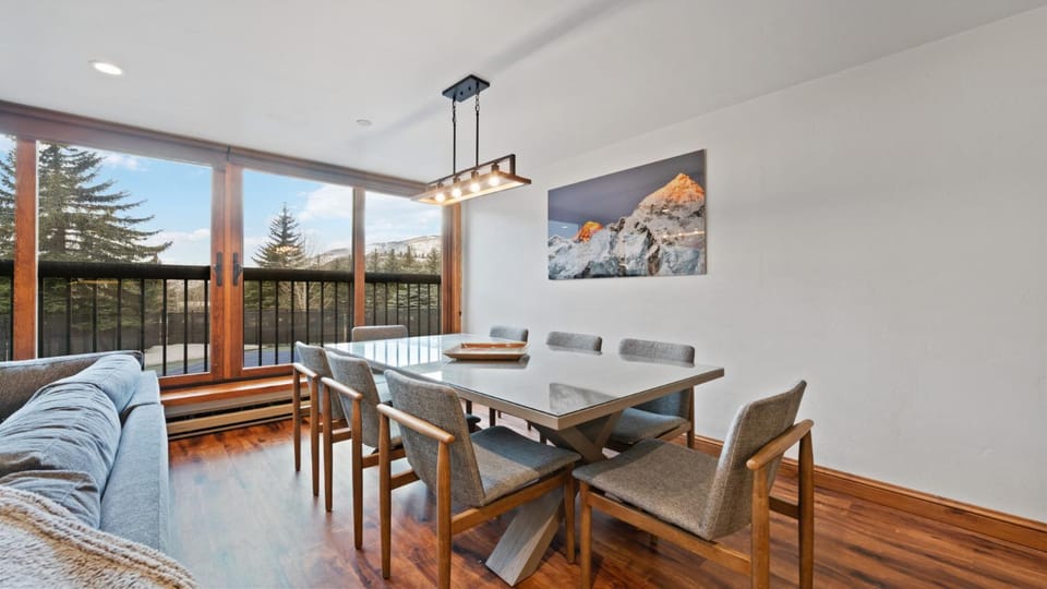 Day, View (from property/room), Balcony/Terrace, Seating area, Dining area, Mountain view, furniture