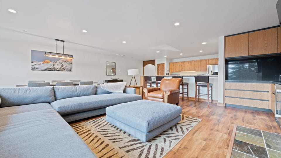 Day, Kitchen or kitchenette, Living room, Seating area, Dining area, furniture, kitchen