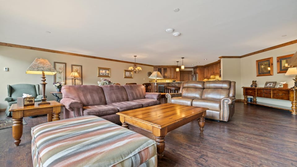 Day, Kitchen or kitchenette, Living room, furniture