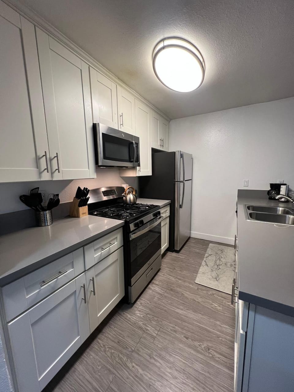 Stylish 2BR Hollywood Stay Pool, Free Parking & WiFi Apartment in Hollywood