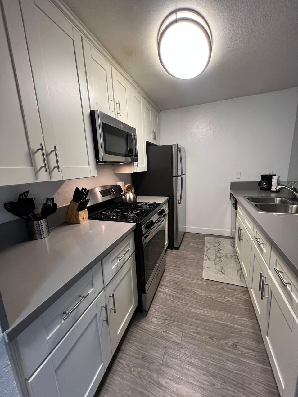 Stylish 2BR Hollywood Stay Pool, Free Parking & WiFi Apartment in Hollywood