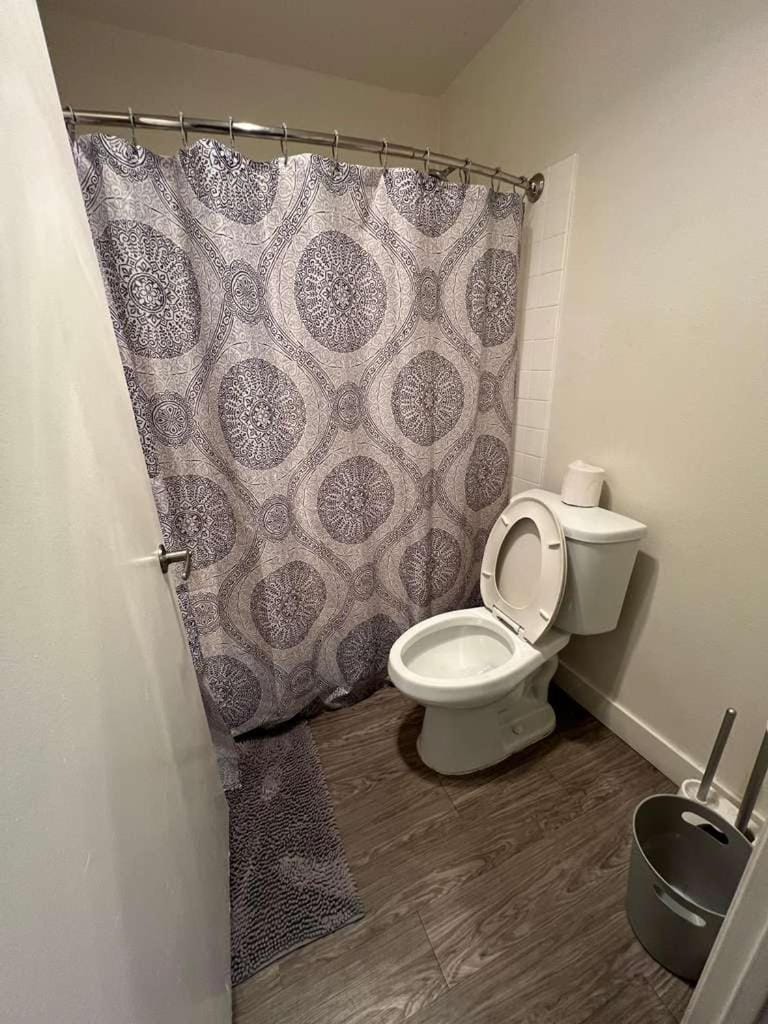Stylish 2BR Hollywood Stay Pool, Free Parking & WiFi Apartment in Hollywood