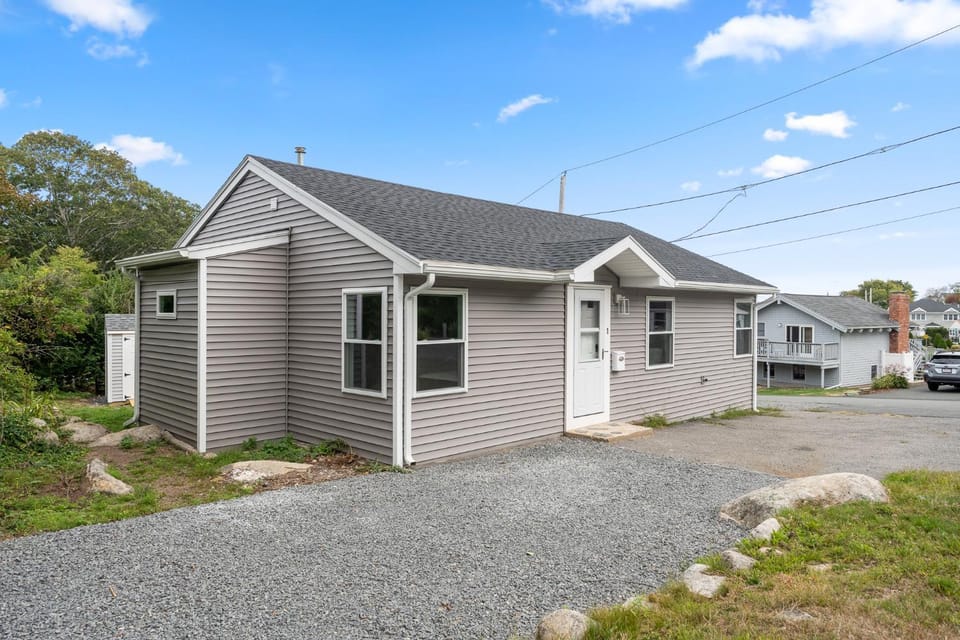 Property building, Facade/entrance, Day, Neighbourhood, Parking